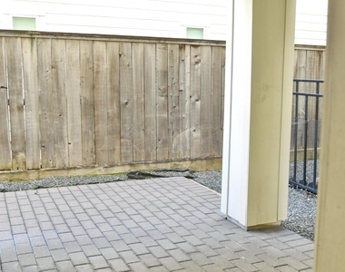 2211 Chenevert Street - Photo Thumbnail 28