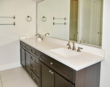 2211 Chenevert Street - Photo Thumbnail 17