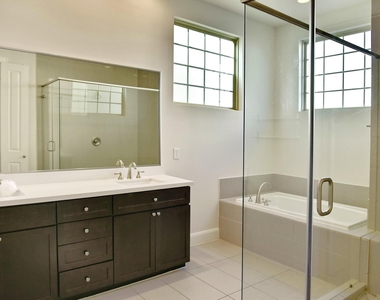 2211 Chenevert Street - Photo Thumbnail 14