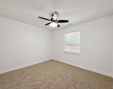 3301 Elm Creek Drive - Photo Thumbnail 33