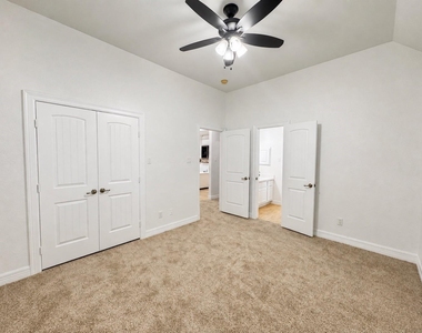 3301 Elm Creek Drive - Photo Thumbnail 30