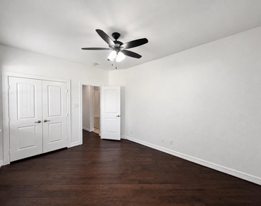 3301 Elm Creek Drive - Photo Thumbnail 5