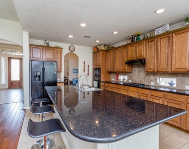6706 Ashworth Drive - Photo Thumbnail 7