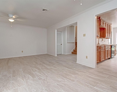 8312 Augustine Drive - Photo Thumbnail 10
