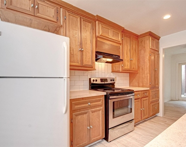 8312 Augustine Drive - Photo Thumbnail 5