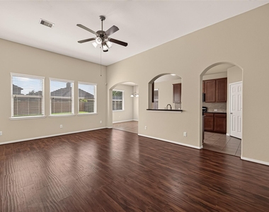 9118 Cavalier Lane - Photo Thumbnail 7