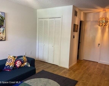 6201 Treetop Drive - Photo Thumbnail 12