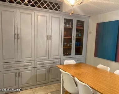 6201 Treetop Drive - Photo Thumbnail 4