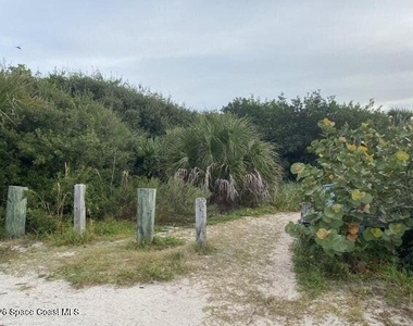 6201 Treetop Drive - Photo Thumbnail 14