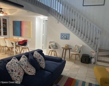 6201 Treetop Drive - Photo Thumbnail 3