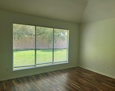 5523 Waverdale Court - Photo Thumbnail 3