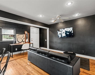 3312-2 Greenbriar Drive - Photo Thumbnail 7