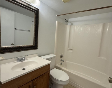 1554 University Lane - Photo Thumbnail 9