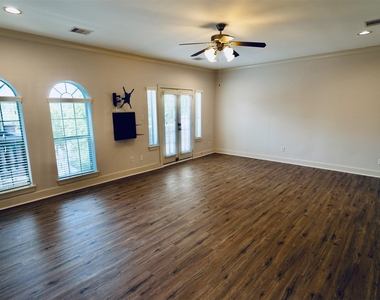 4020 Childress Street - Photo Thumbnail 8