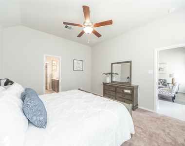1915 Meadow Trail Drive - Photo Thumbnail 14