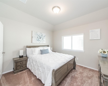 1915 Meadow Trail Drive - Photo Thumbnail 22