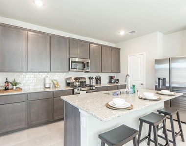 1915 Meadow Trail Drive - Photo Thumbnail 10