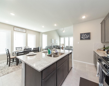 1915 Meadow Trail Drive - Photo Thumbnail 12