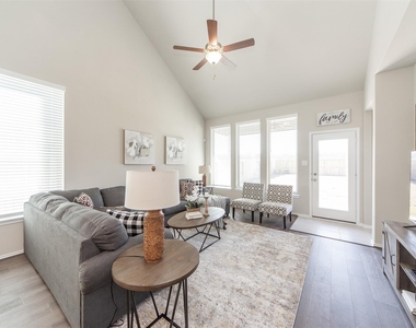 1915 Meadow Trail Drive - Photo Thumbnail 6