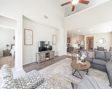 1915 Meadow Trail Drive - Photo Thumbnail 8