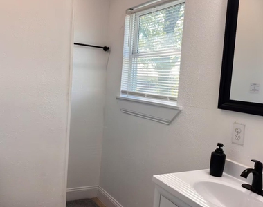 6835 Avenue Q Avenue - Photo Thumbnail 5