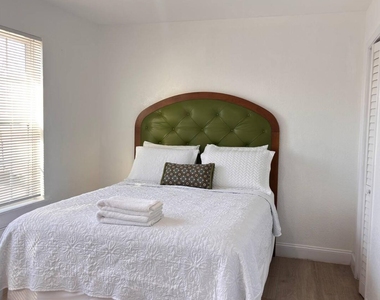 6835 Avenue Q Avenue - Photo Thumbnail 4