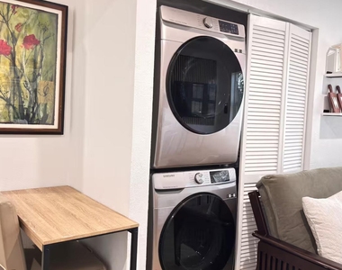 6835 Avenue Q Avenue - Photo Thumbnail 2