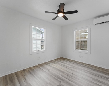 8514 Spaulding Street - Photo Thumbnail 4