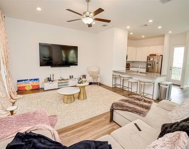 11021 Mikula Drive - Photo Thumbnail 6