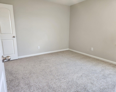 2218 Regatta Lane - Photo Thumbnail 8