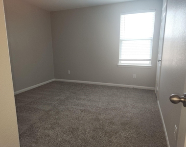 2218 Regatta Lane - Photo Thumbnail 9