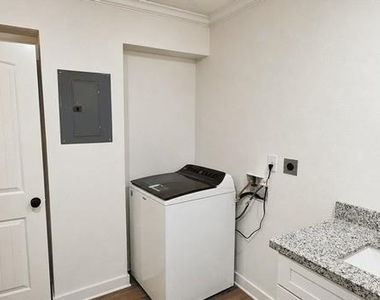 2102 Margaret Ave - Photo Thumbnail 6