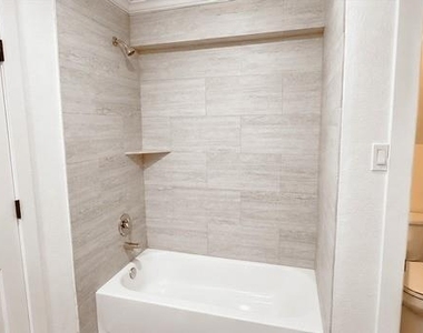 2102 Margaret Ave - Photo Thumbnail 9