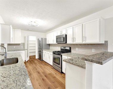 8518 Windy Thicket Lane - Photo Thumbnail 6