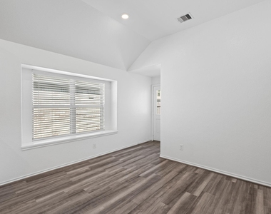 25702 Bottlebrush Sedge Street - Photo Thumbnail 11