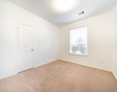 16323 Hillside Garden Lane - Photo Thumbnail 8