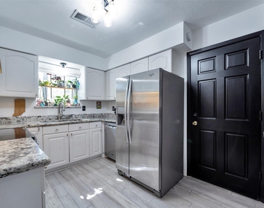 116 W White Willow Circle - Photo Thumbnail 12