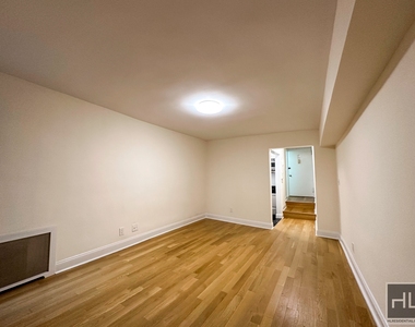 East 76 Street - Photo Thumbnail 1