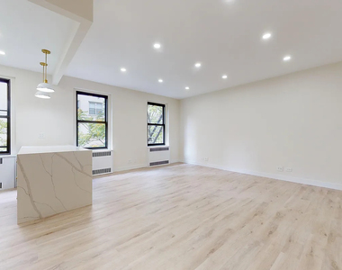East 78 Street - Photo Thumbnail 3