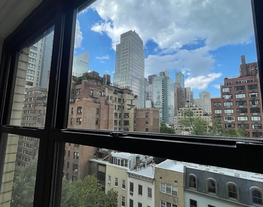 East 49 Street - Photo Thumbnail 6