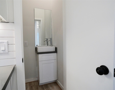 1711 Summer Street - Photo Thumbnail 6