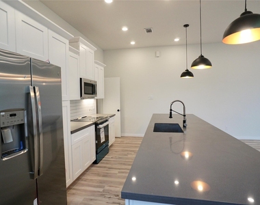 1711 Summer Street - Photo Thumbnail 3