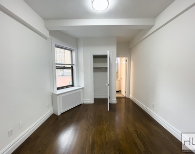 West 68 Street - Photo Thumbnail 3
