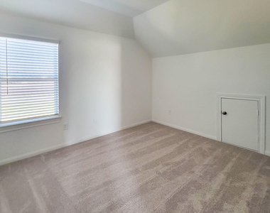 25737 Damask Drive - Photo Thumbnail 9