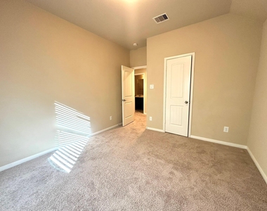 22407 Ebbets Field Drive - Photo Thumbnail 31