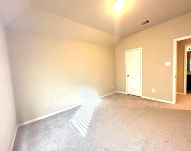 22407 Ebbets Field Drive - Photo Thumbnail 28