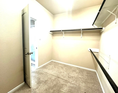 22407 Ebbets Field Drive - Photo Thumbnail 18