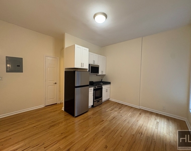West 72 Street - Photo Thumbnail 2