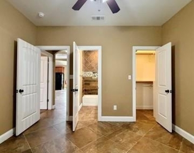 2850 Amber Avenue - Photo Thumbnail 24