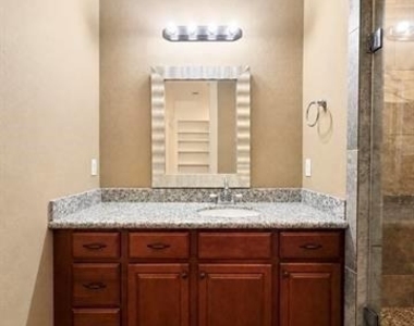2850 Amber Avenue - Photo Thumbnail 8